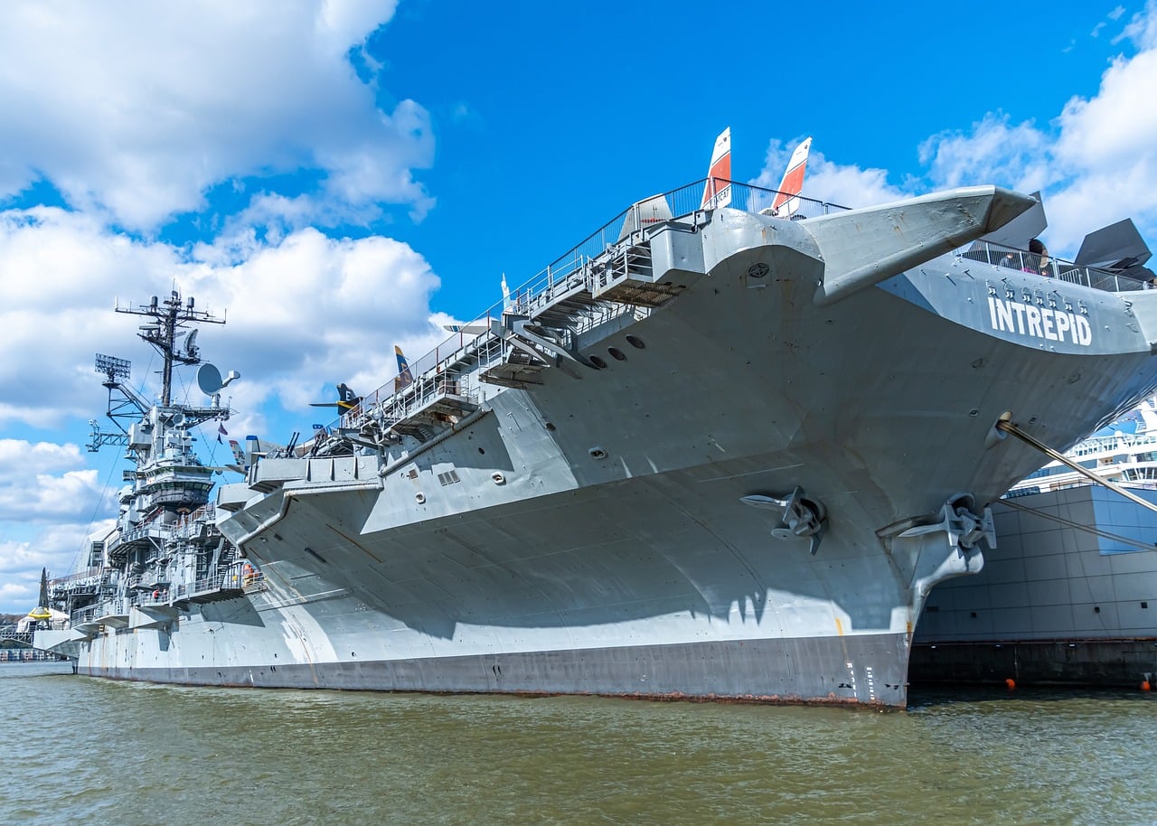 Photo by PilotBrent intrepid, aircraft carrier, ship